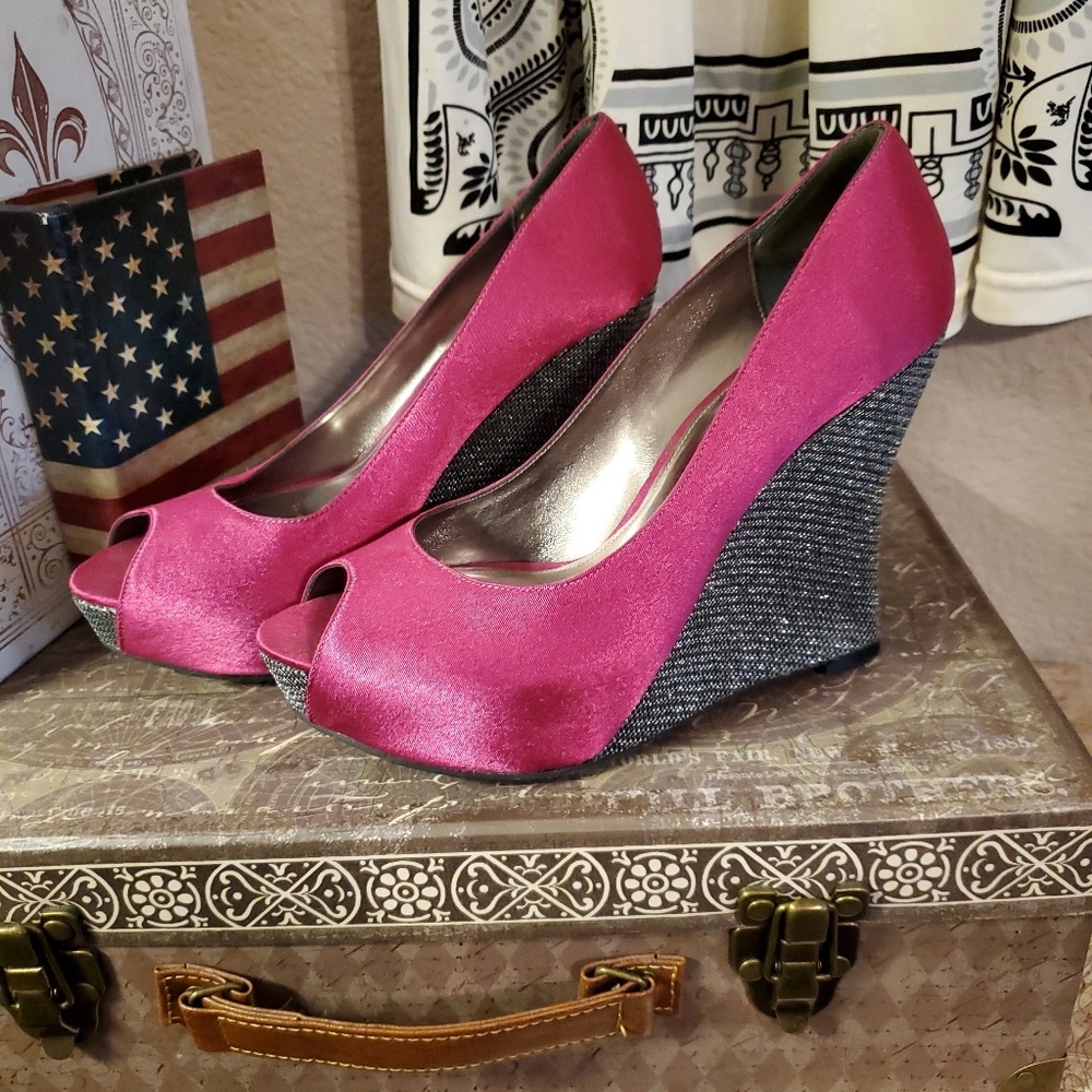 SOLD ON DIFFERENT PLATFORM: Open toe dress shoes